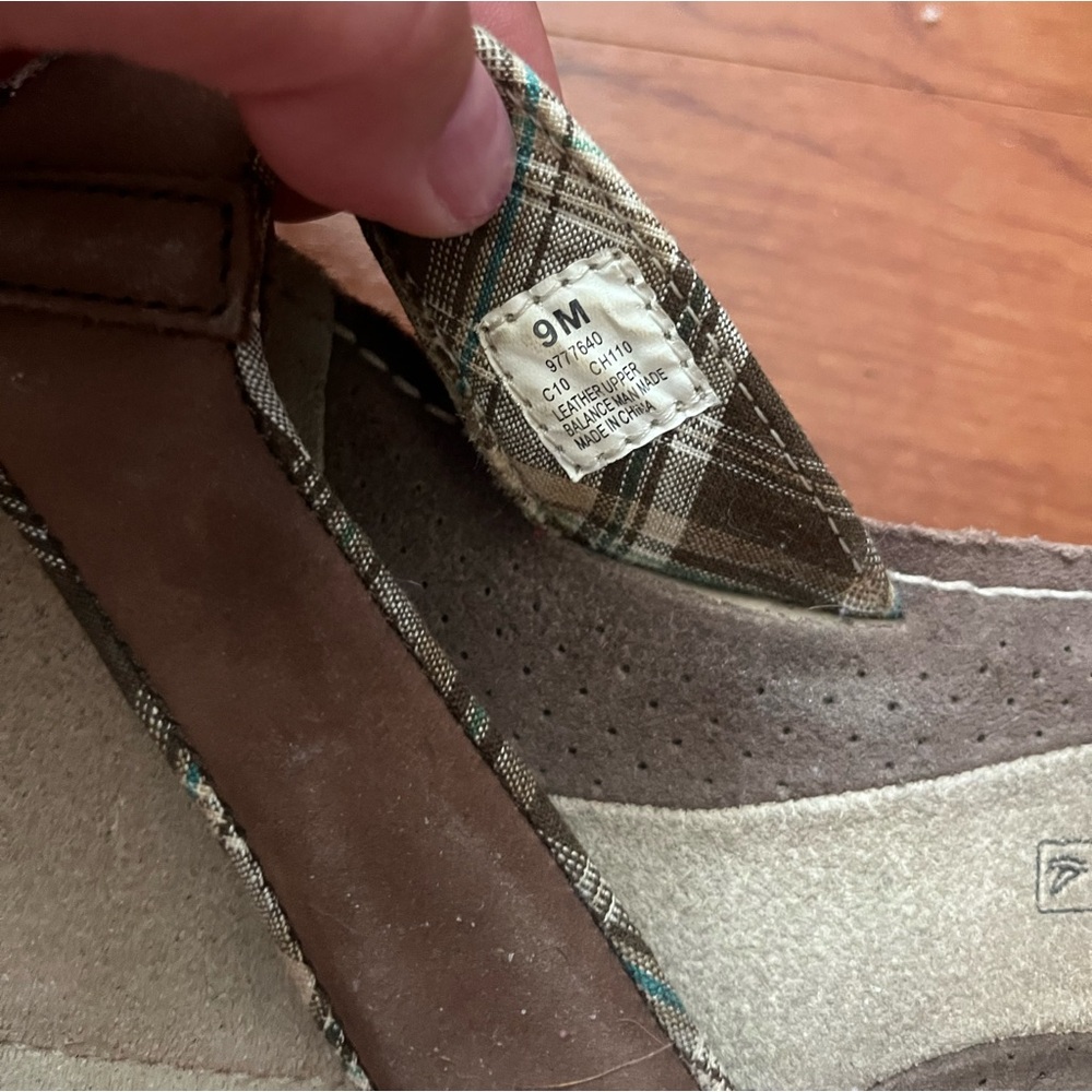 Sperry Flip Flops - Picture 3 of 3